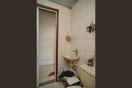 Banheiro de kitnet/studio para alugar com 1 quarto, 81m² em Centro, Maricá