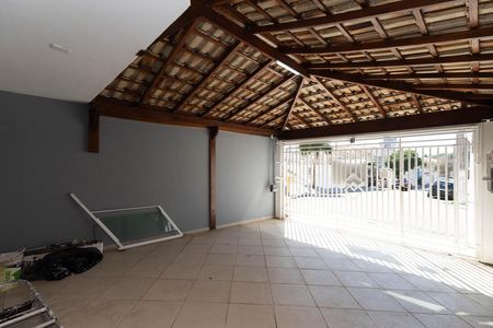 Garagem de casa à venda com 3 quartos, 268m² em Vila Santa Terezinha (zona Norte), São Paulo