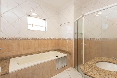Banheiro da Suíte de casa à venda com 3 quartos, 268m² em Vila Santa Terezinha (zona Norte), São Paulo