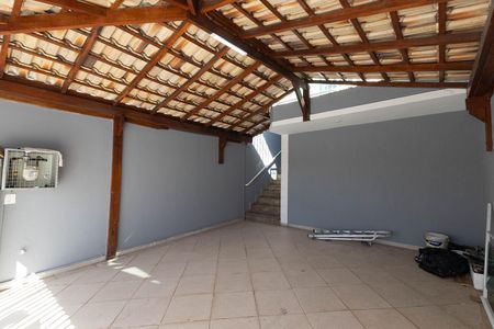 Garagem de casa à venda com 3 quartos, 268m² em Vila Santa Terezinha (zona Norte), São Paulo