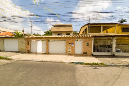 Fachada de casa à venda com 5 quartos, 230m² em Campo Grande, Rio de Janeiro