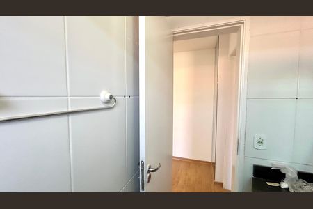 Banheiro de apartamento para alugar com 2 quartos, 45m² em Morros, Guarulhos