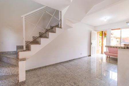 Casa de Condomínio para alugar com 2 quartos, 100m² em Jardim Petropolis, Cotia