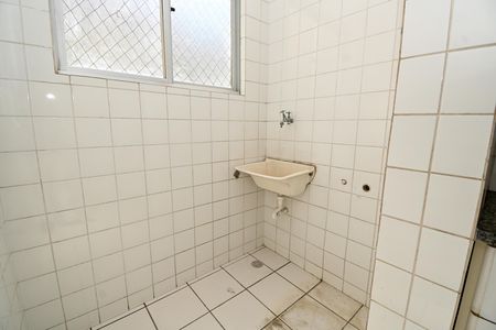 Cozinha e Área de Serviço de apartamento para alugar com 2 quartos, 55m² em Fonte Grande, Contagem