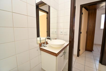 Banheiro de apartamento para alugar com 2 quartos, 55m² em Fonte Grande, Contagem