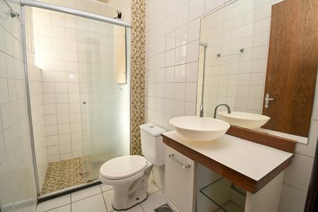 Banheiro de apartamento para alugar com 2 quartos, 55m² em Fonte Grande, Contagem