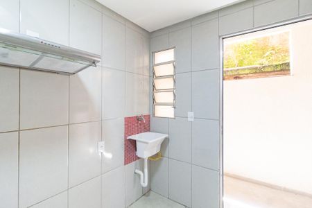 Cozinha e Área de Serviço de casa para alugar com 1 quarto, 40m² em Bussocaba, Osasco