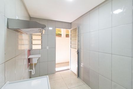 Cozinha e Área de Serviço de casa para alugar com 1 quarto, 40m² em Bussocaba, Osasco