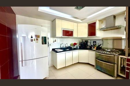 Casa à venda com 4 quartos, 544m² em Jurujuba, Niterói