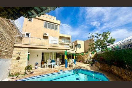Casa à venda com 544m², 4 quartos e 2 vagas