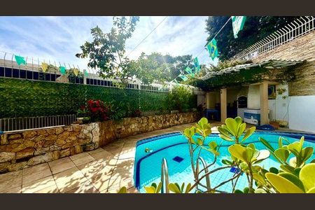 Casa à venda com 4 quartos, 544m² em Jurujuba, Niterói