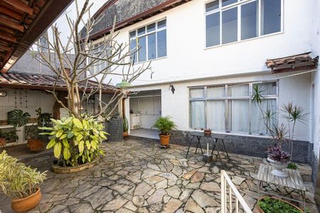 Casa à venda com 180m², 3 quartos e 4 vagas