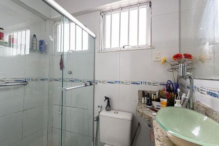 Casa à venda com 180m², 3 quartos e 4 vagas