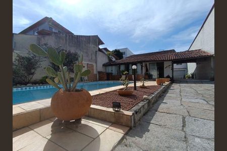 Casa à venda com 180m², 3 quartos e 4 vagas
