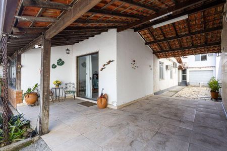 Casa à venda com 180m², 3 quartos e 4 vagas