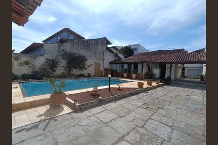 Casa à venda com 180m², 3 quartos e 4 vagas