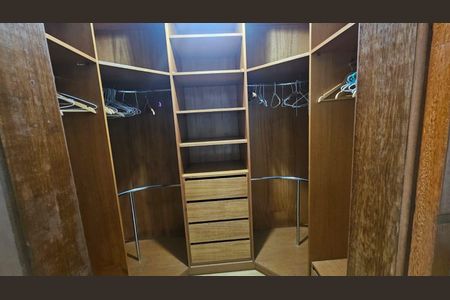 Casa à venda com 425m², 4 quartos e sem vaga