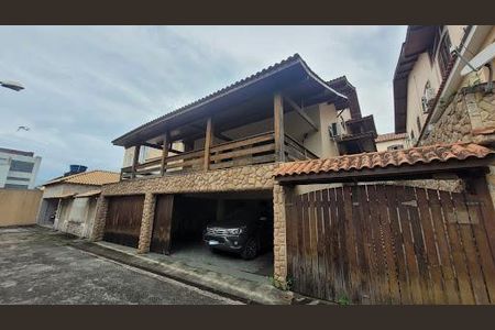Casa à venda com 4 quartos, 313m² em Barreto, Niterói