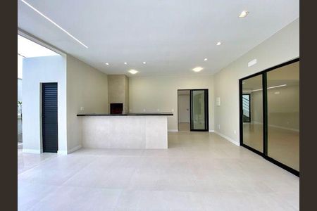 Casa à venda com 4 quartos, 280m² em Itaipu, Niterói