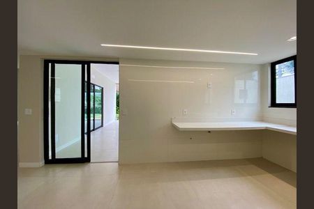 Casa à venda com 280m², 4 quartos e 4 vagas