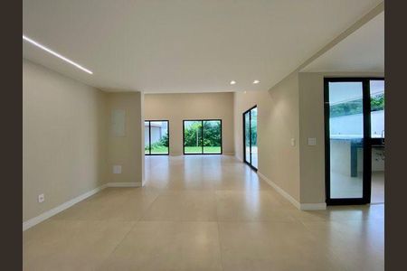 Casa à venda com 4 quartos, 280m² em Itaipu, Niterói