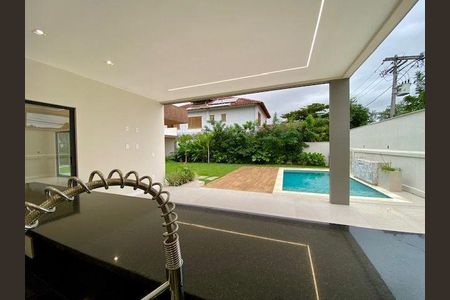 Casa à venda com 4 quartos, 280m² em Itaipu, Niterói