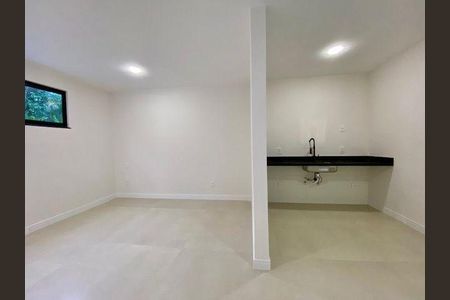 Casa à venda com 4 quartos, 280m² em Itaipu, Niterói