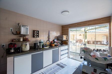Casa à venda com 258m², 6 quartos e 2 vagas