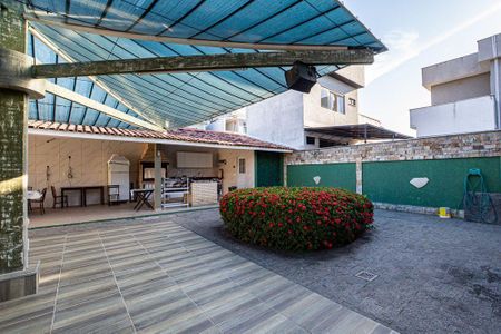 Casa à venda com 258m², 6 quartos e 2 vagas