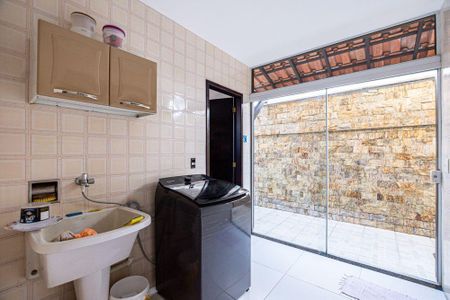 Casa à venda com 258m², 6 quartos e 2 vagas