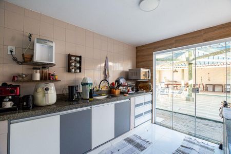 Casa à venda com 258m², 6 quartos e 2 vagas