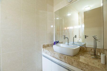 Casa à venda com 258m², 6 quartos e 2 vagas