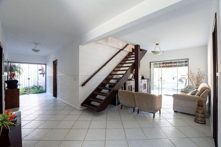 Casa à venda com 258m², 6 quartos e 2 vagas