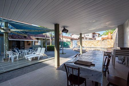 Casa à venda com 258m², 6 quartos e 2 vagas