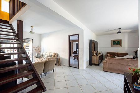 Casa à venda com 6 quartos, 258m² em Itaipu, Niterói