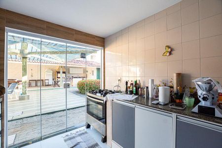 Casa à venda com 258m², 6 quartos e 2 vagas