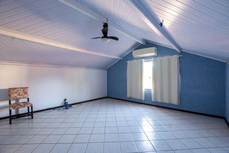 Casa à venda com 258m², 6 quartos e 2 vagas