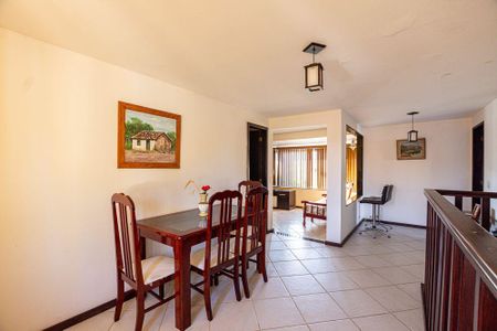 Casa à venda com 6 quartos, 258m² em Itaipu, Niterói
