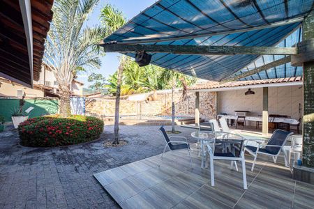 Casa à venda com 258m², 6 quartos e 2 vagas