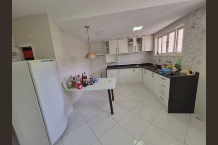Casa à venda com 4 quartos, 217m² em Itaipu, Niterói