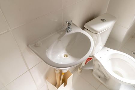 Banheiro de apartamento para alugar com 2 quartos, 60m² em Paciência, Rio de Janeiro