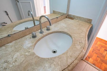 Apartamento para alugar com 135m², 3 quartos e 1 vaga Apartamento para alugar com 135m², 3 quartos e 1 vagaBanheiro