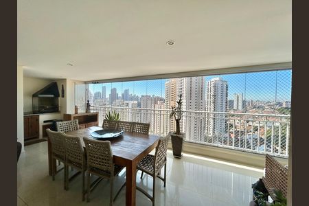 Apartamento à venda com 122m², 3 quartos e 3 vagas Apartamento à venda com 122m², 3 quartos e 3 vagasVaranda gourmet