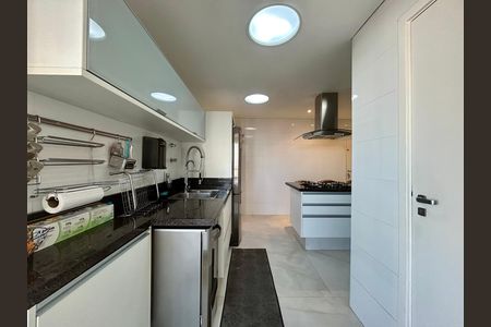 Apartamento à venda com 122m², 3 quartos e 3 vagas Apartamento à venda com 122m², 3 quartos e 3 vagasCozinha