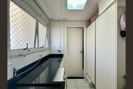 Apartamento à venda com 122m², 3 quartos e 3 vagas Apartamento à venda com 122m², 3 quartos e 3 vagasLavanderia