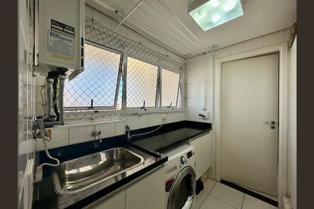 Apartamento à venda com 122m², 3 quartos e 3 vagas Apartamento à venda com 122m², 3 quartos e 3 vagasLavanderia
