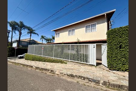 Casa para alugar com 500m², 4 quartos e 4 vagas Casa para alugar com 500m², 4 quartos e 4 vagasFachada