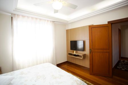 Casa para alugar com 500m², 4 quartos e 4 vagas Casa para alugar com 500m², 4 quartos e 4 vagasQuarto Suíte Master