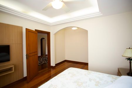 Casa para alugar com 500m², 4 quartos e 4 vagas Casa para alugar com 500m², 4 quartos e 4 vagasQuarto Suíte Master