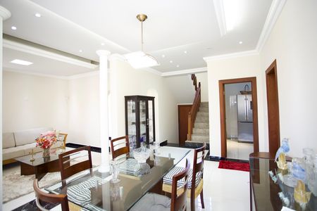 Casa para alugar com 500m², 4 quartos e 4 vagas Casa para alugar com 500m², 4 quartos e 4 vagasSala de Jantar
